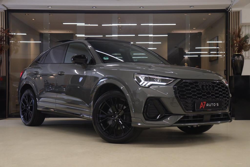 Audi Q3 Sportback 45 TFSI e 3X S-Line /PANO/CARPLAY/KEYLES/S, Auto's, Audi, Stof, Gebruikt, Euro 6, 150 pk