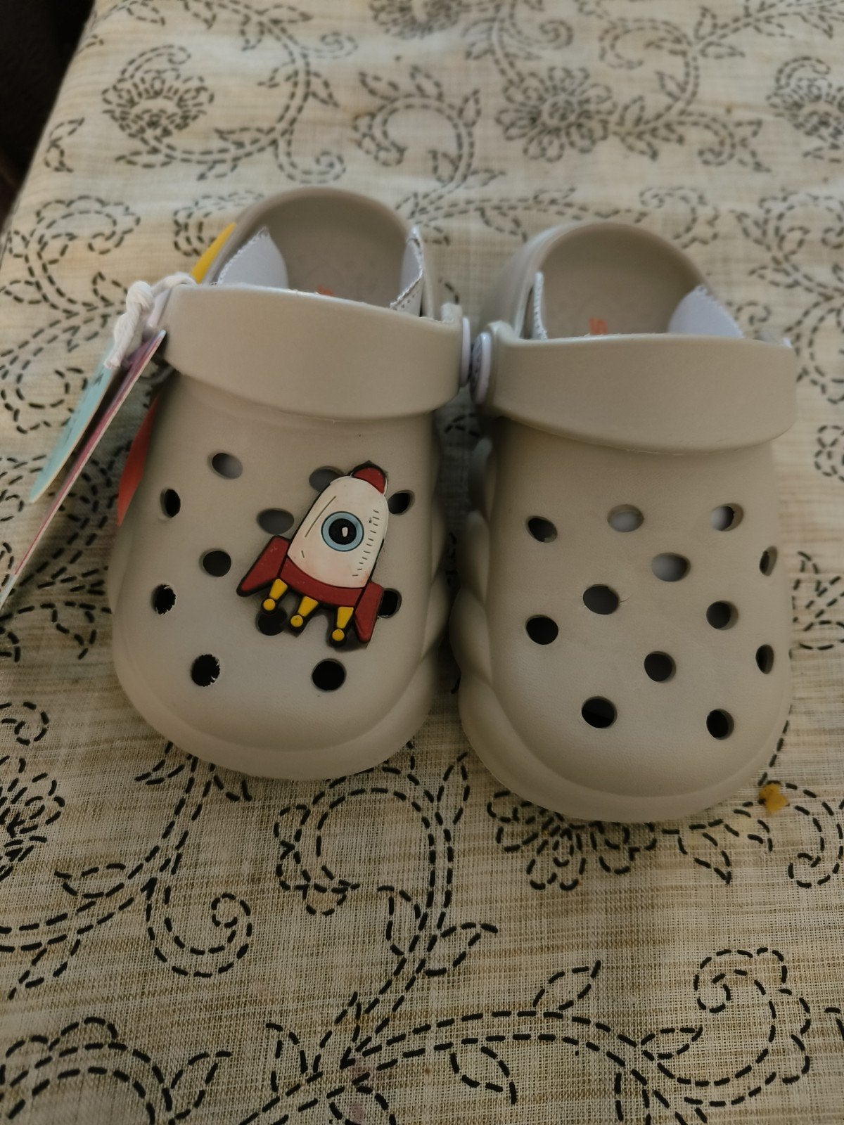 Nieuwe Crocs met raketje - Maat 25, Ophalen, Nieuw, Jongen of Meisje, Schoenen