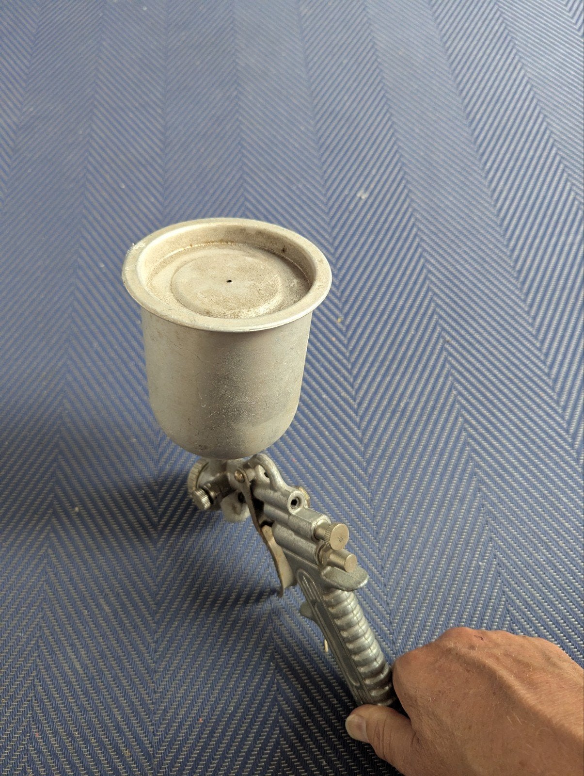 Vintage Verfspuitpistool met Bovenbeker, Ophalen, Gebruikt, Verfspuit of Verfpomp