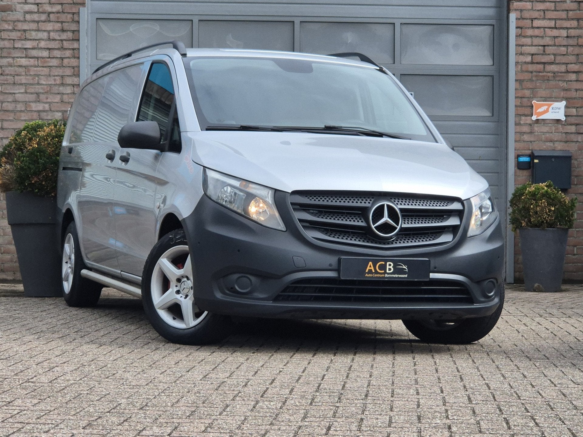 Mercedes-Benz Vito 116 CDI Airco, dak rails, trekhaak., Euro 5, Gebruikt, Zwart, 4 cilinders