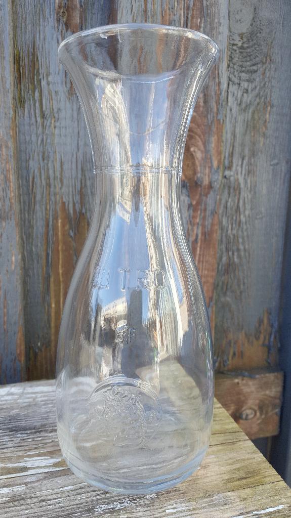 2x glazen karaf, Italiaans, Bormioli Rocco, helder glas. 3A2, Tweedehands verkoop, Tweedehands verkoop, Gebruikt, Ophalen of Verzenden