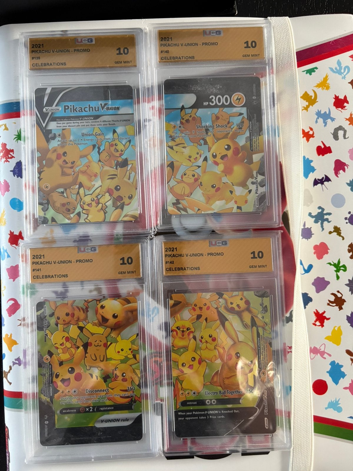 Pikachu v union grade 10, Ophalen of Verzenden, Zo goed als nieuw, Meerdere kaarten, Foil