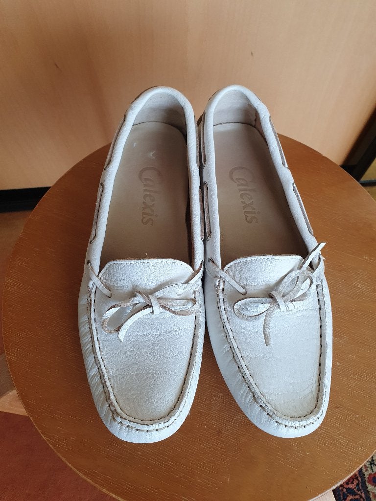 Calexis, mooie witte leren instappers, mt 41 met veter., Kleding | Dames, Schoenen, Ophalen of Verzenden, Zo goed als nieuw, Calexis