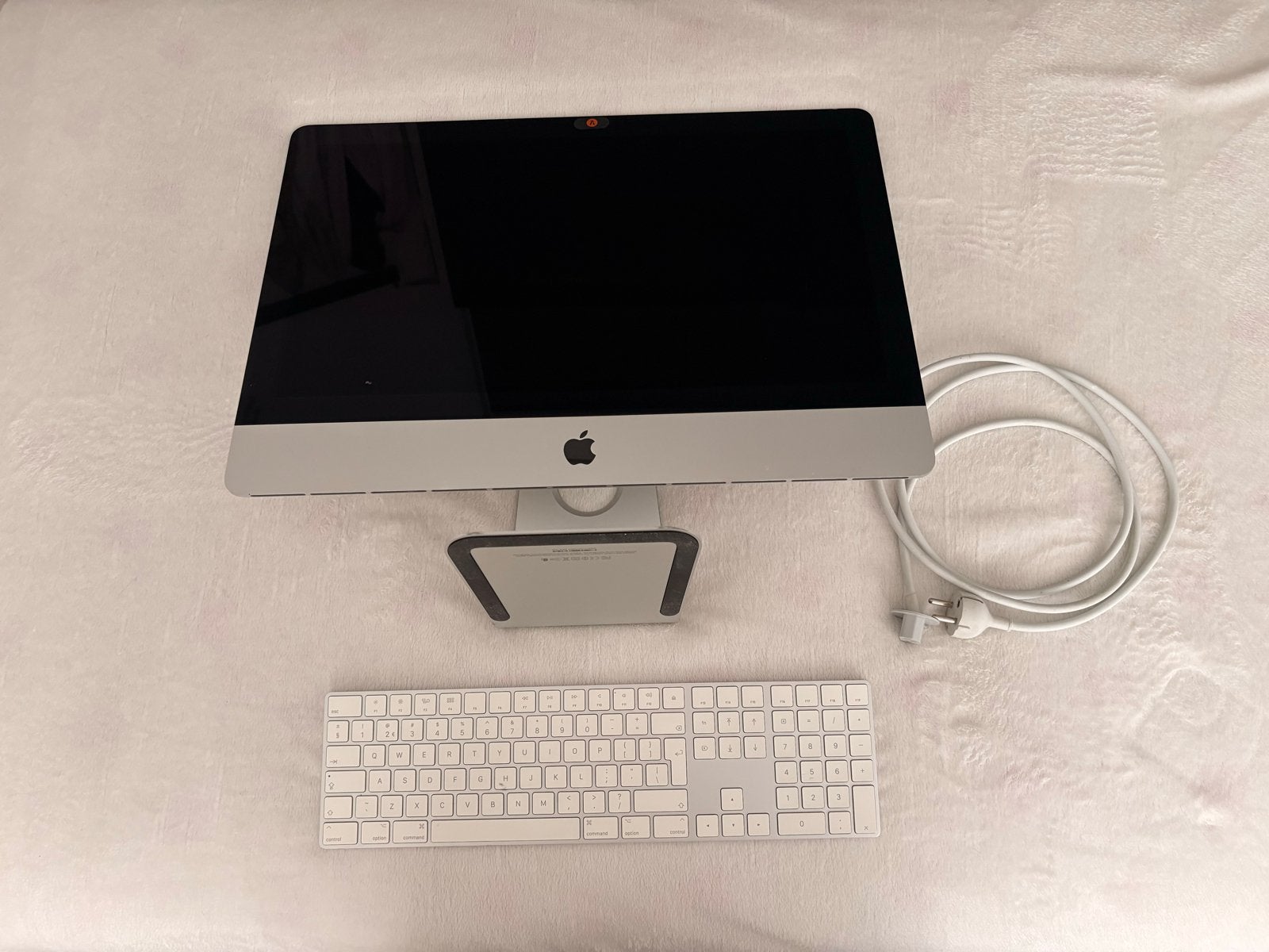 Apple iMac 21,5 inch (incl Apple toetsenbord), Computers en Software, Apple Desktops, Ophalen, Gebruikt, 2 tot 3 Ghz, 8 GB