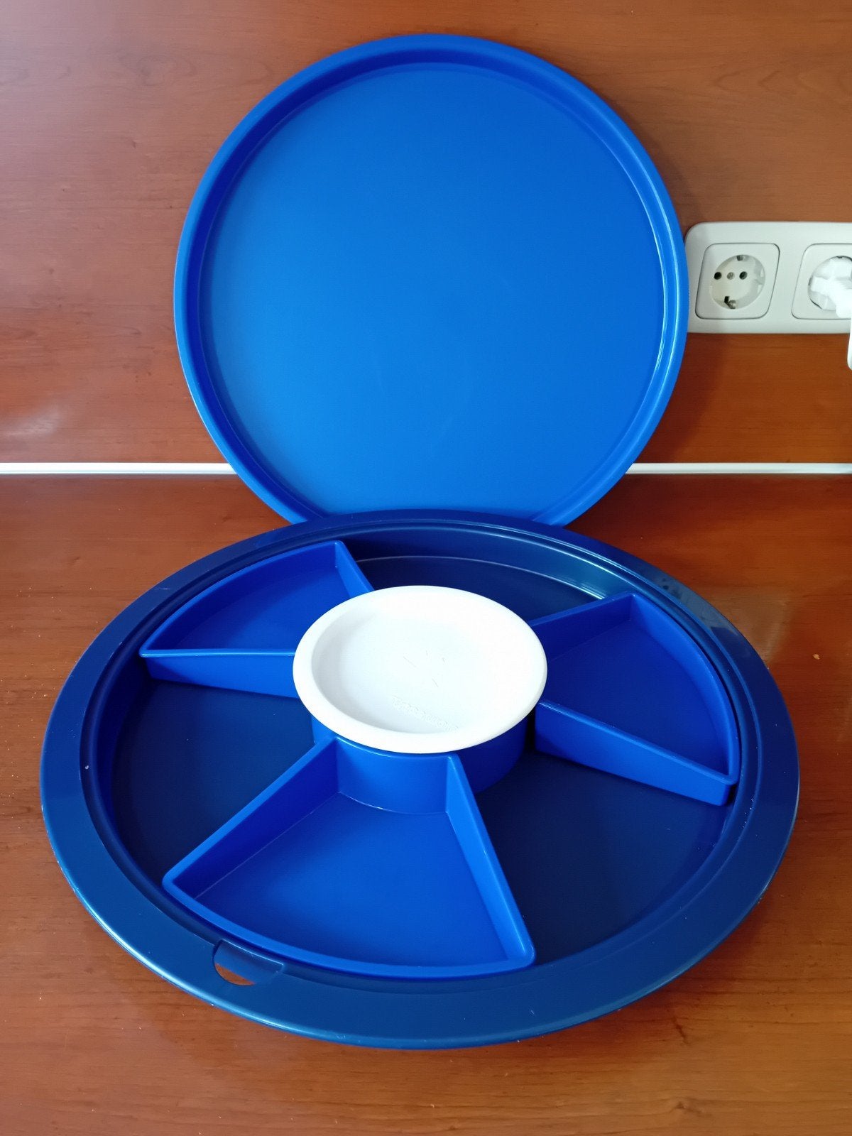 Serveerschaal van Tupperware. Blauw met wit., Ophalen, Schaal, Blauw, Zo goed als nieuw