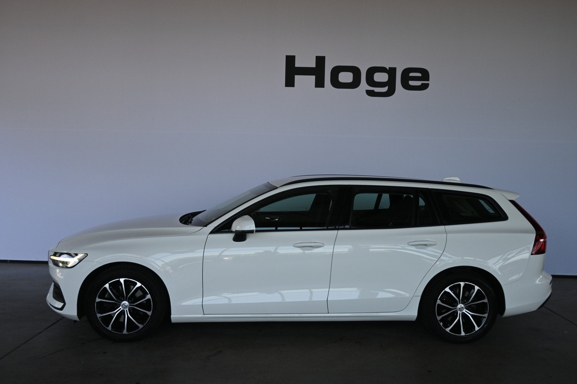 Volvo V60 2.0 B3 Momentum Advantage Automaat Navigatie Stuur, Stof, 4 cilinders, Origineel Nederlands, Hybride Elektrisch/Benzine