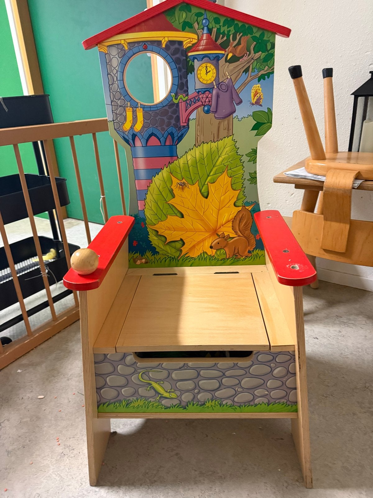 Houten stoel met opbergruimte - Educatieve spreekstoel, Ophalen of Verzenden, Gebruikt, Stoel(en)