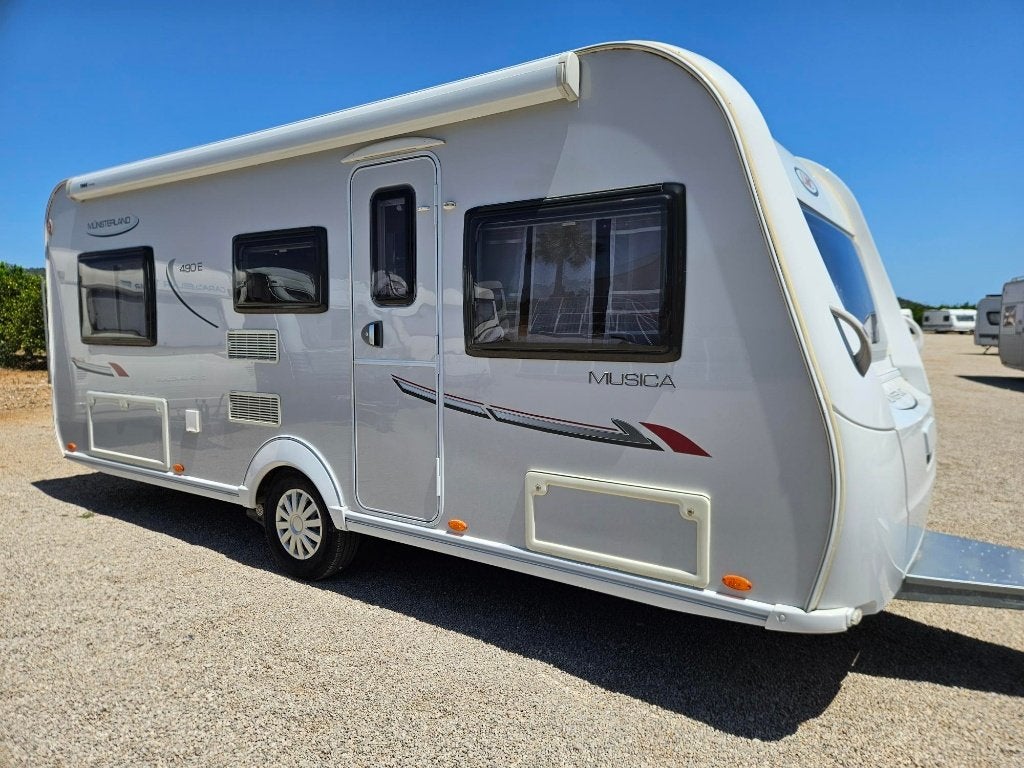 LMC MUNSTERLAND MUSICA 490 E  Enkele bedden Mover/luifel/tv, Schokbreker, 2 aparte bedden, Rondzit, Bedrijf