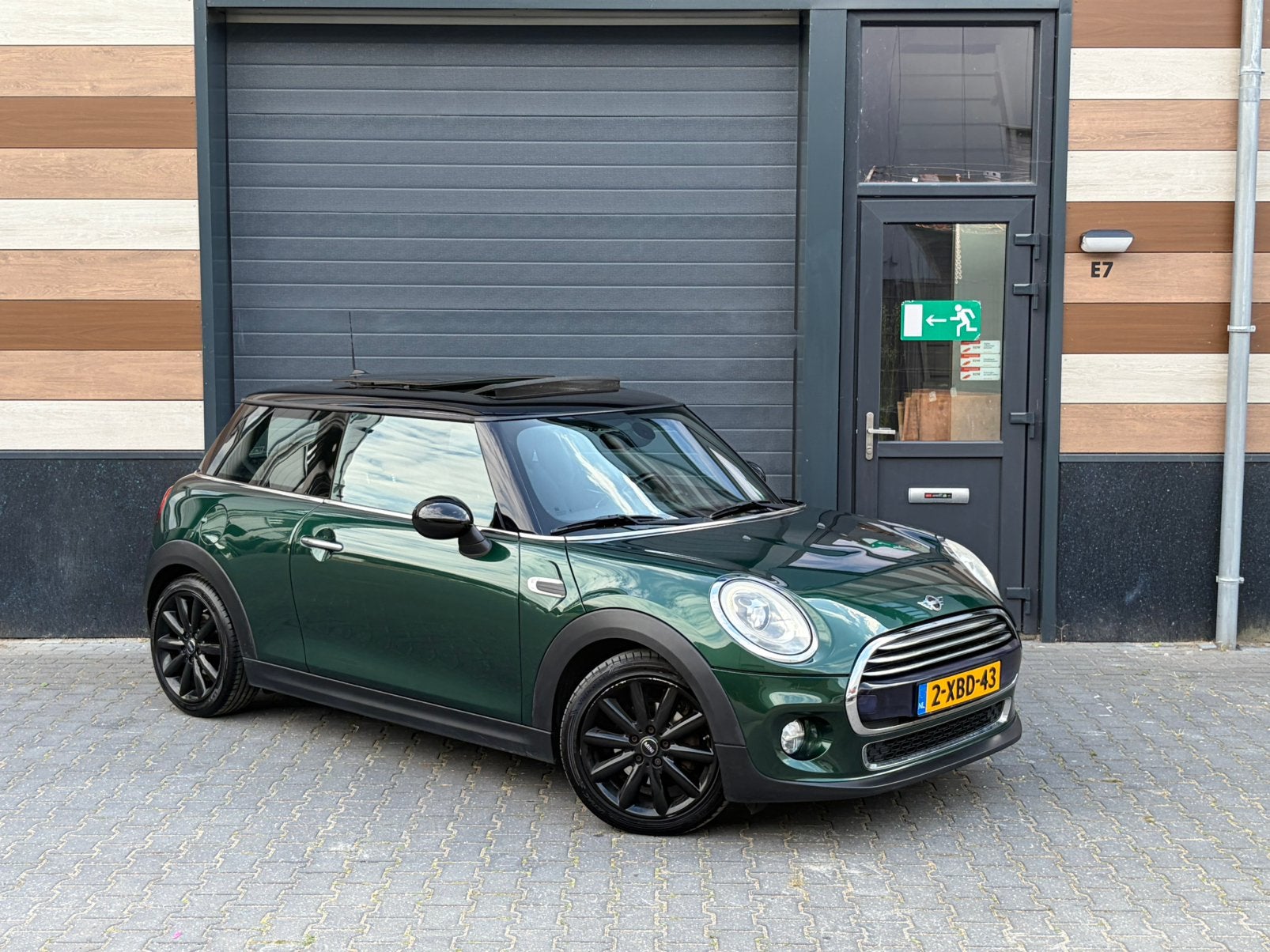 Mini 1.5 Cooper 2014 Groen- Panoramadak - Dealer onderhouden, Auto's, Voorwielaandrijving, 136 pk, Zwart, 4 stoelen