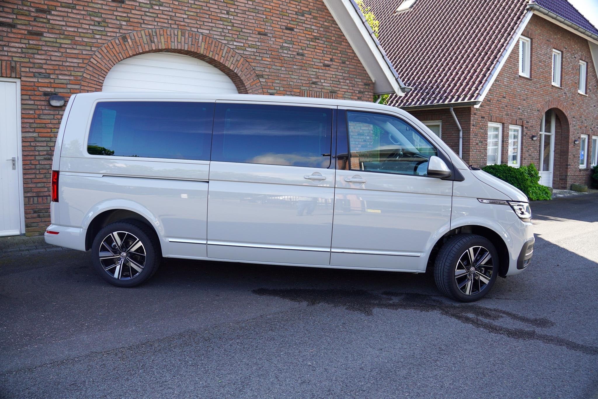 Volkswagen Transporter T6.1 CARAVELLE 204PK DSG FULL OPTIONS, Stof, Gebruikt, 4 cilinders, Volkswagen