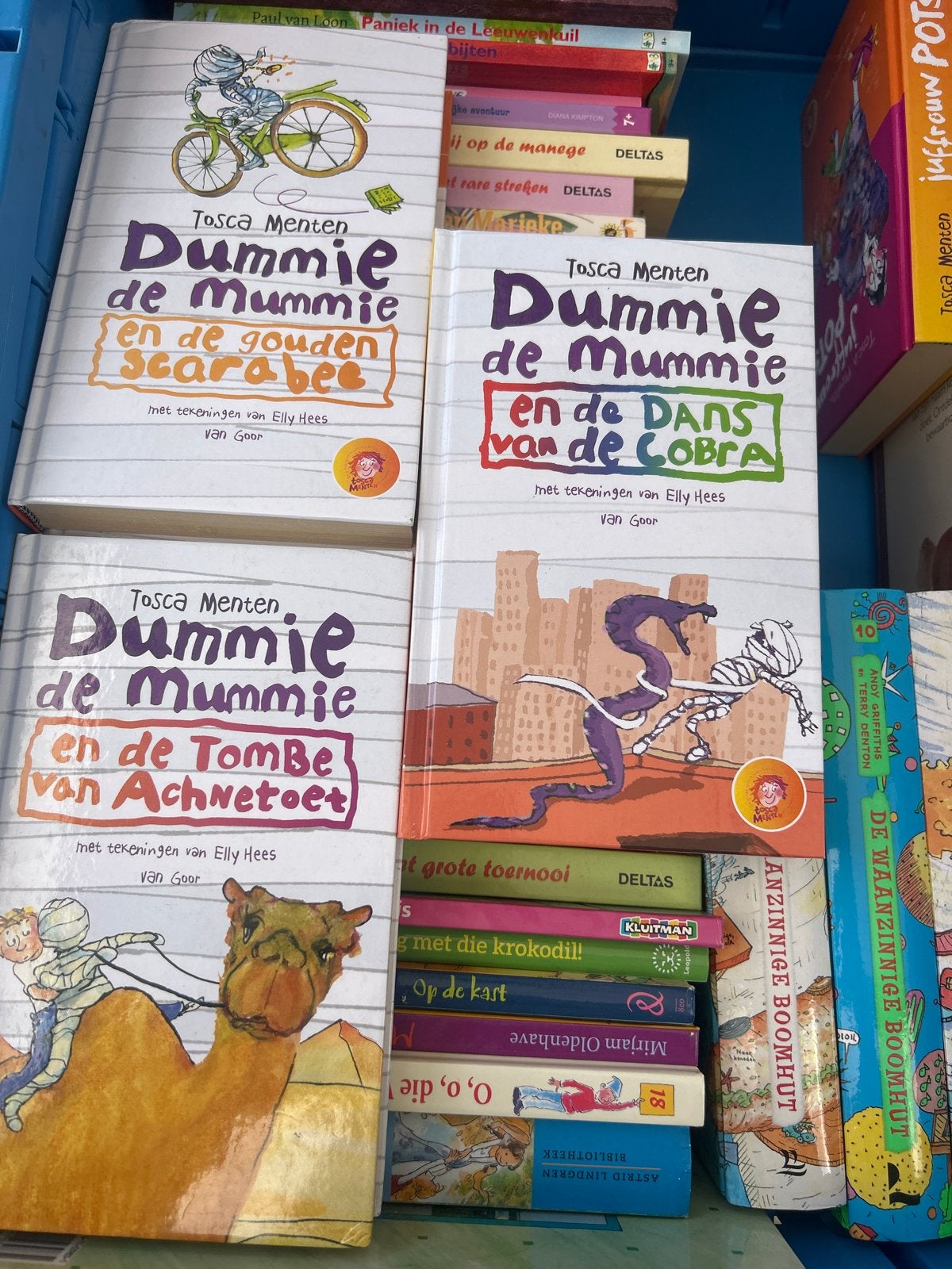 Dummie de Mummie boeken van Tosca Menten, Ophalen of Verzenden, Zo goed als nieuw, Fictie algemeen