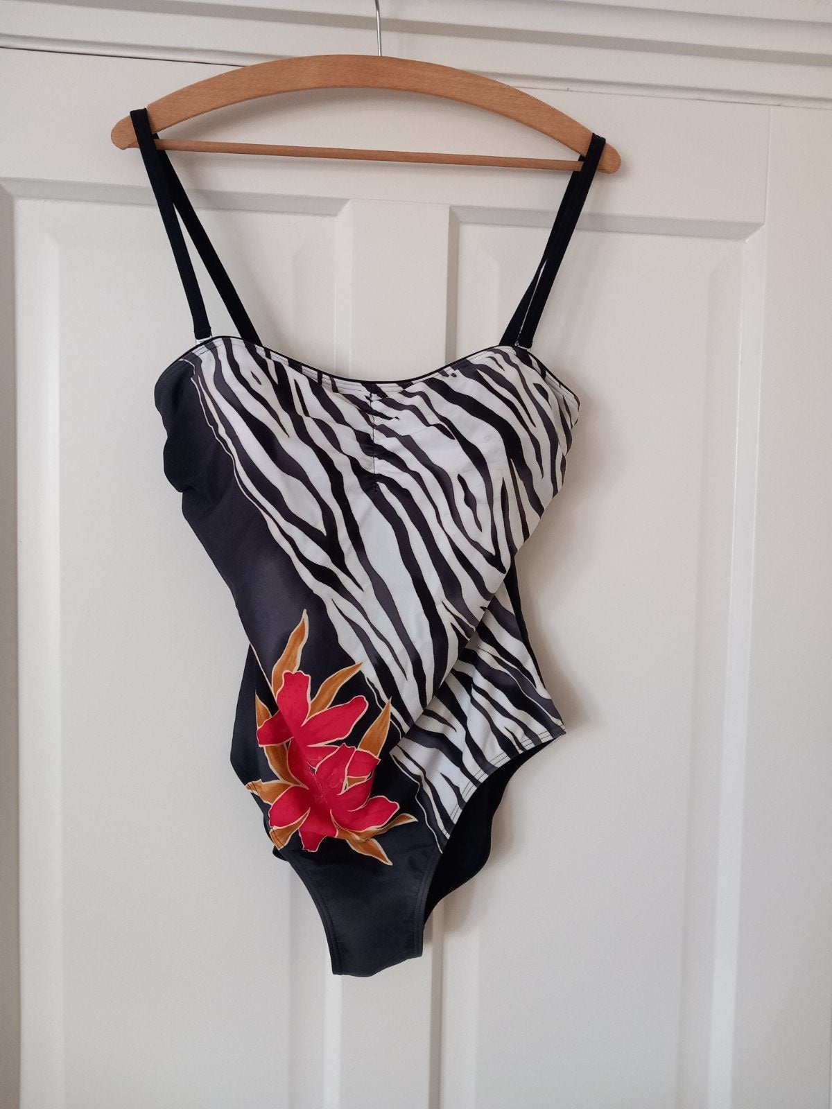Lentiggini Badpak Zwart Wit Zebraprint Bloemen Maat 46, Kleding | Dames, Badmode en Zwemkleding, Badpak, Ophalen of Verzenden