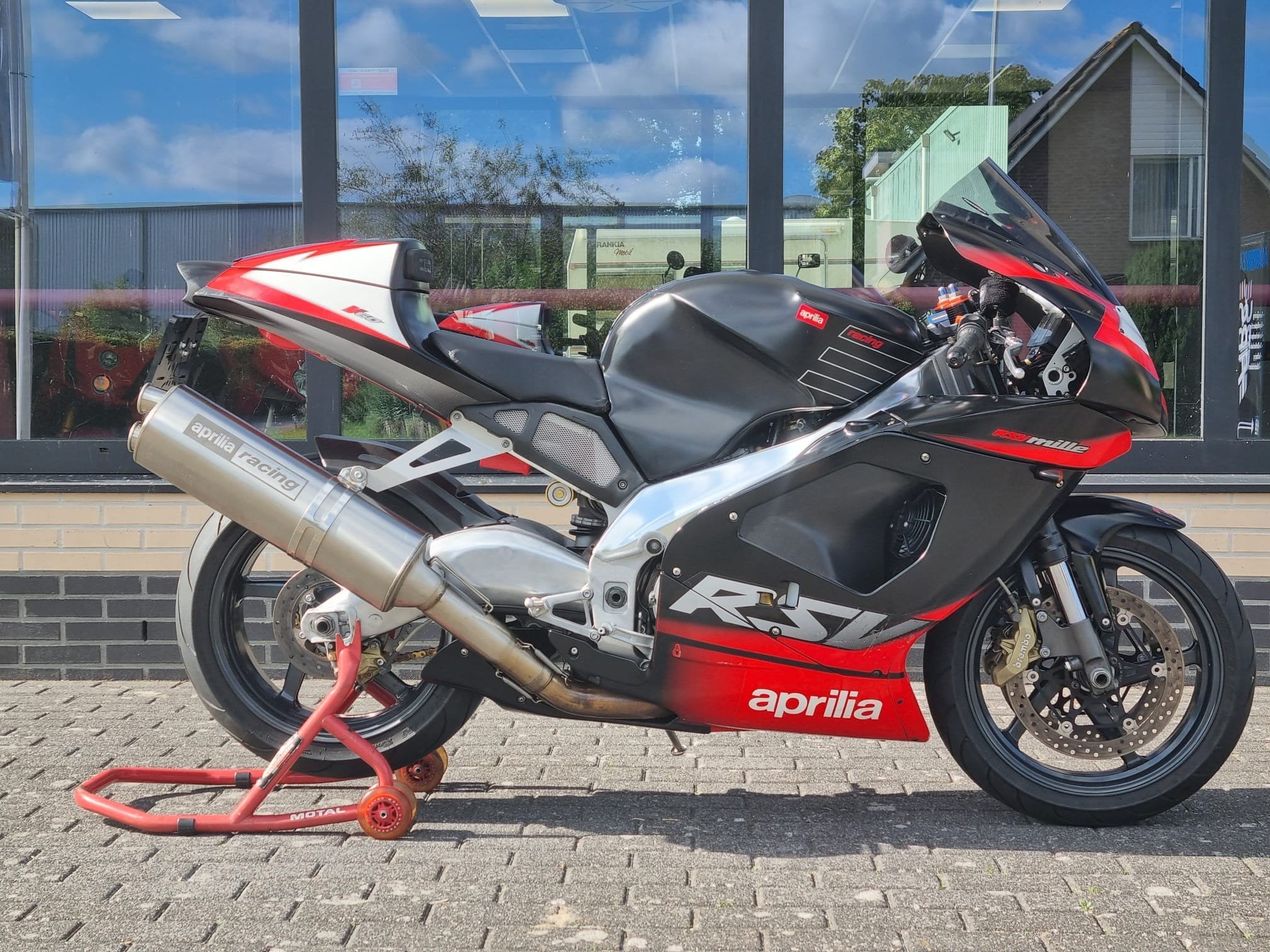 Aprilia RSV Mille 1000 (bj 2001), 997 cc, Super Sport, Minervum 7272
4817 ZM  Breda, NL, Info@piaggio.nl