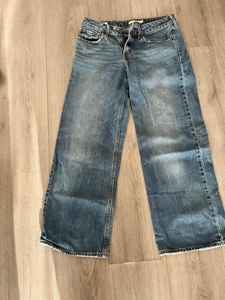 Levi’s low loose maat 27/30, Ophalen of Verzenden, Zo goed als nieuw, Blauw, W27 (confectie 34) of kleiner