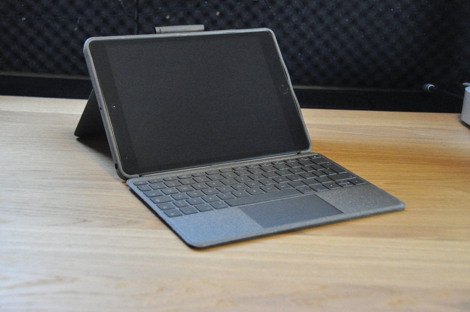 Logitech Combo touch voor ipad 7-8-9, Computers en Software, Laptophoezen, Ophalen of Verzenden, 12 inch of minder, Gebruikt