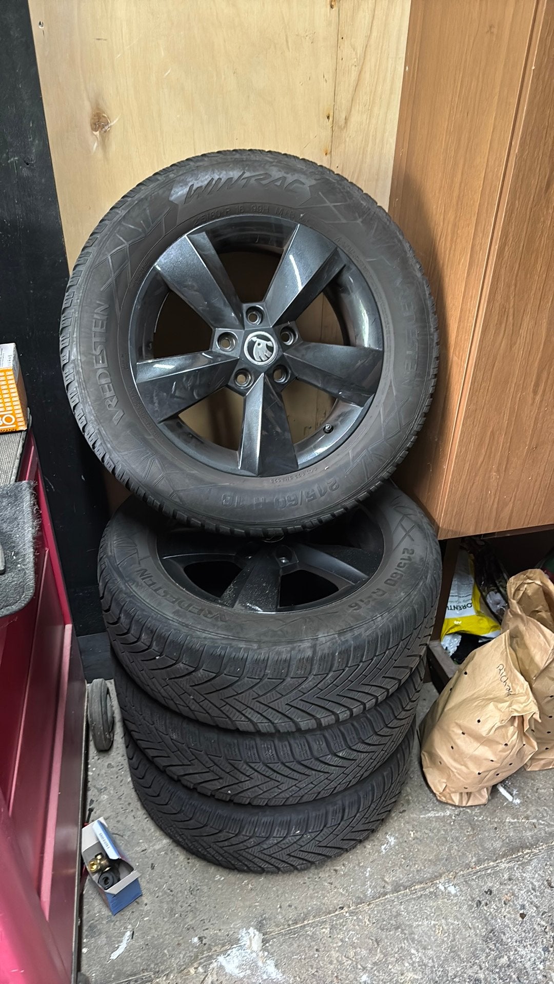 Skoda winterbanden 16 inch op skoda velg, Auto-onderdelen, Banden en Velgen, 16 inch, Banden en Velgen, Personenwagen, Gebruikt