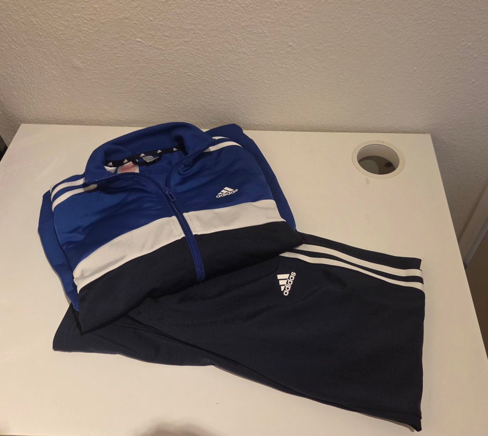 Adidas trainingspak voor kinderen (maat 11-12 jaar), Kinderen en Baby's, Ophalen, Gebruikt, Adidas, Jongen of Meisje