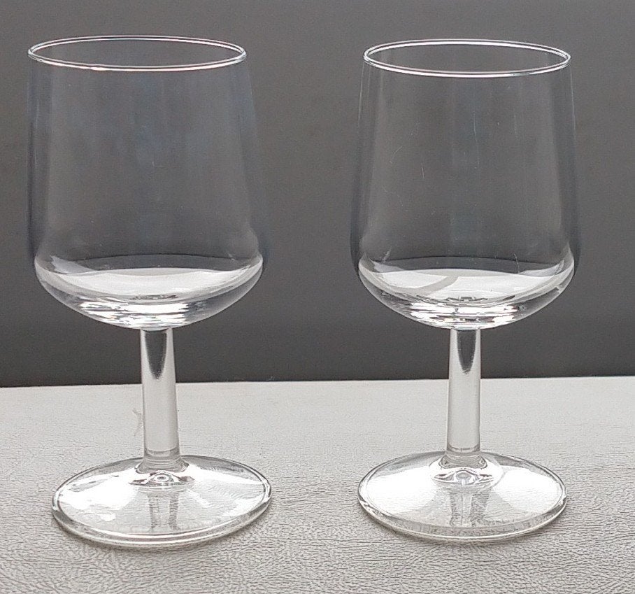 wijn aperitief glazen,  2 delig, volgnr 60, Verzamelen, Ophalen of Verzenden, Zo goed als nieuw, Overige gebieden, Overige typen