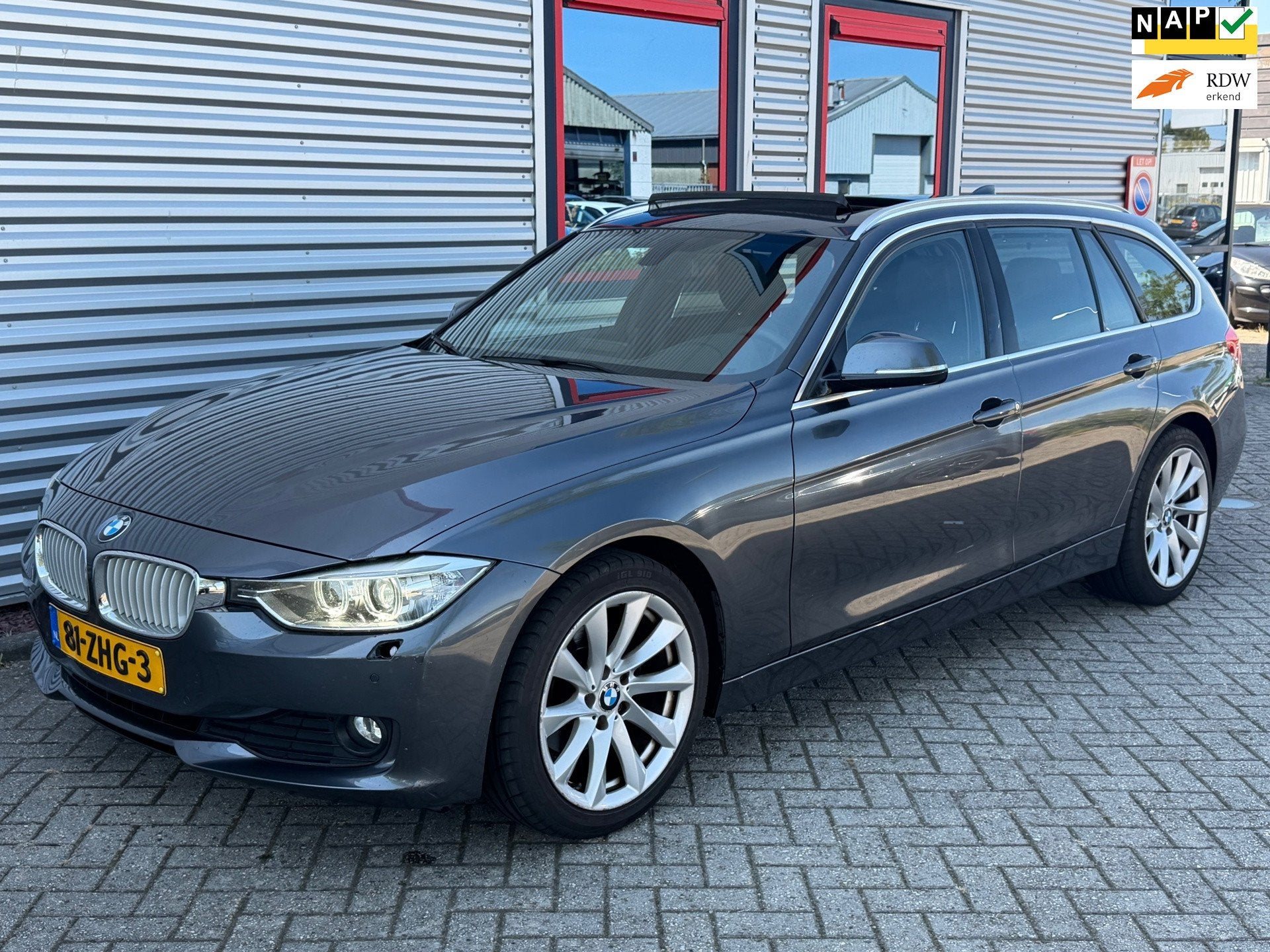 BMW 3-serie Touring 320d Upgrade Edition Panoramadak Leder, Auto's, Achterwielaandrijving, 4 cilinders, Leder en Stof, Automatische klimaatregeling