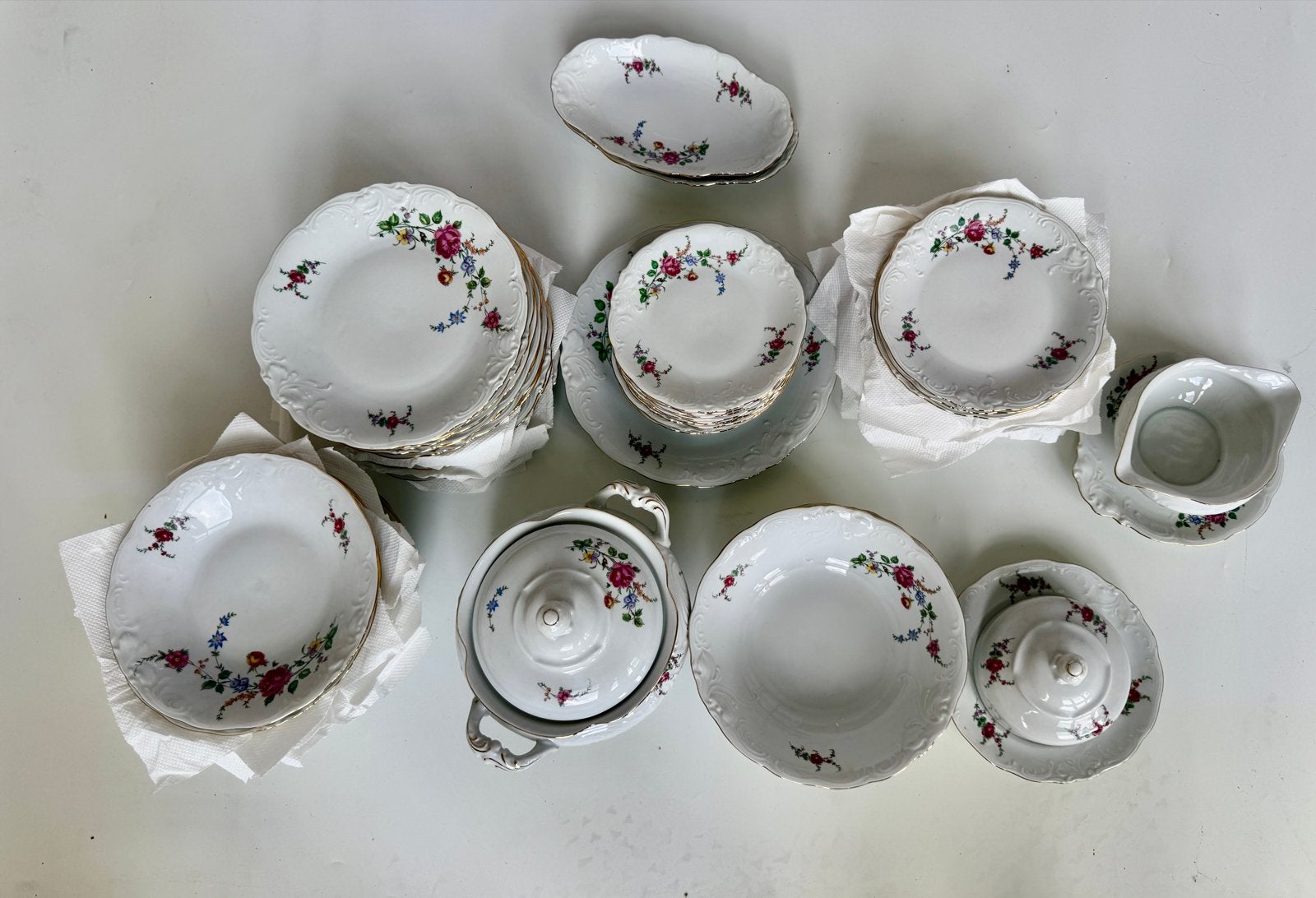 Vintage  Wawel servies met 🌹 motief en gouden rand, Ophalen of Verzenden