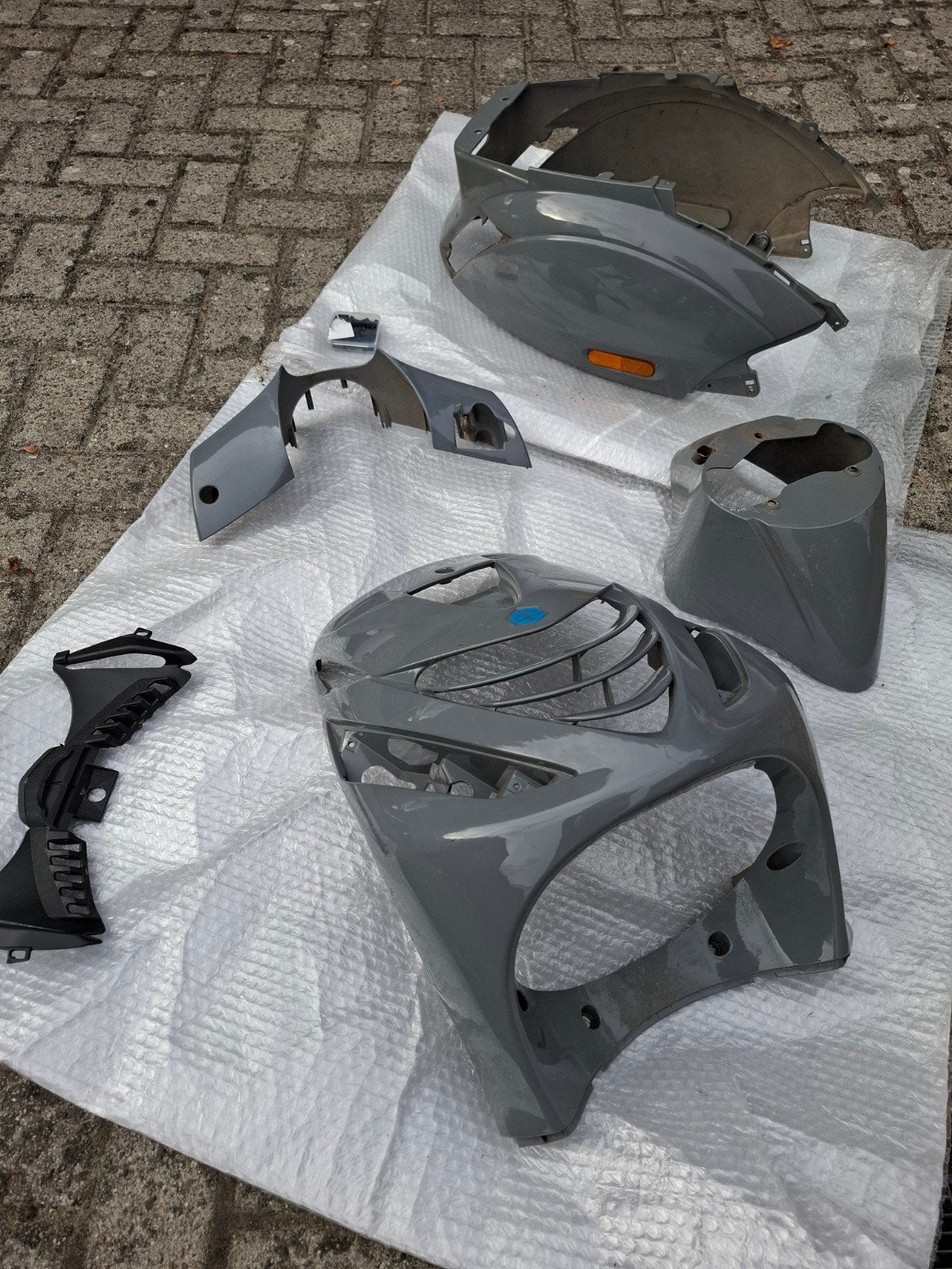 Kappenset Piaggio Zip SP – Nardo Grey (5-delig), Fietsen en Brommers, Brommeronderdelen | Scooters, Ophalen, Kap, Piaggio