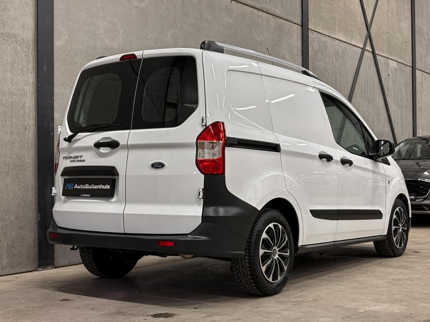 Ford Transit Courier 1.0 Trend EcoBoost S&S|1e EIGENAAR|INCL, Verwarmde buitenspiegels, Dealer onderhouden, 101 pk, Gebruikt