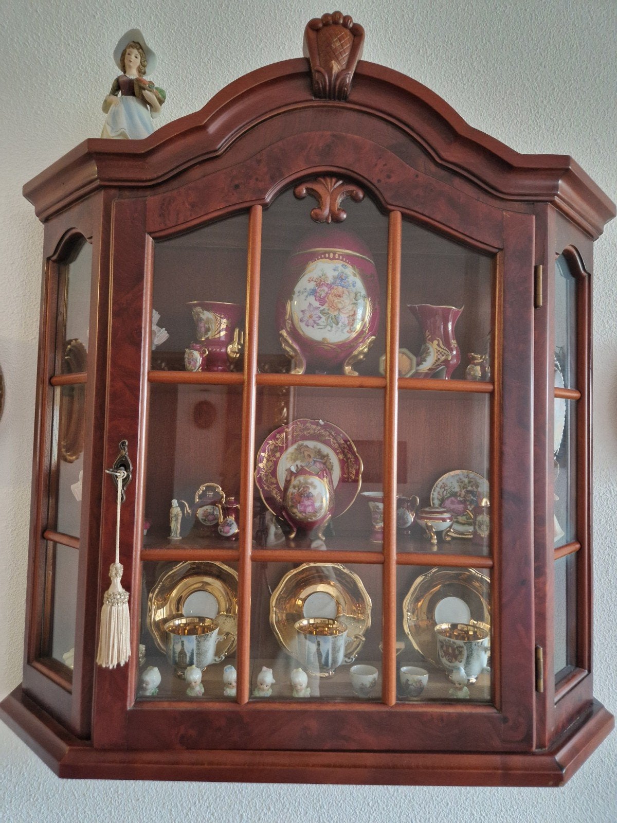 Klassieke mahoniehouten wandvitrine- vitrinekast 
Afmetingen, Huis en Inrichting, Ophalen, 50 tot 100 cm