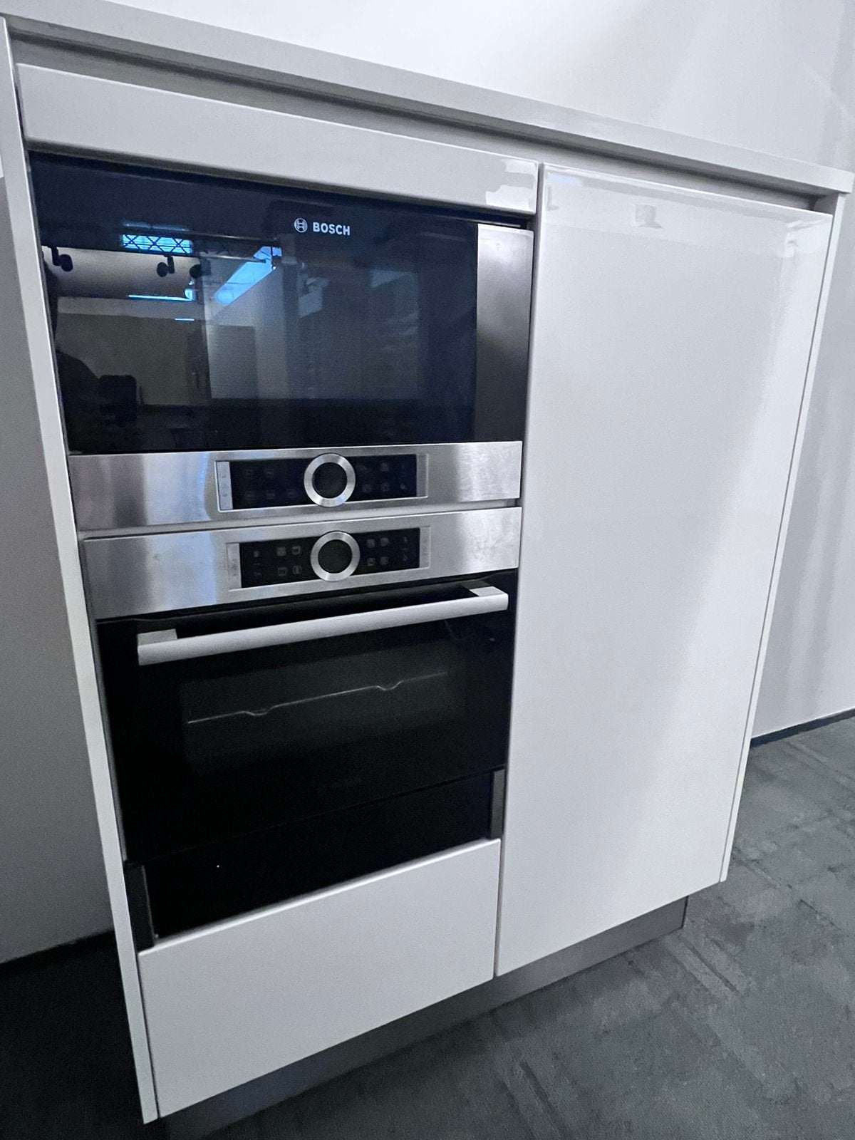 Foto 3 van Puntgave Siematic keuken met bora en zwart granieten blad.