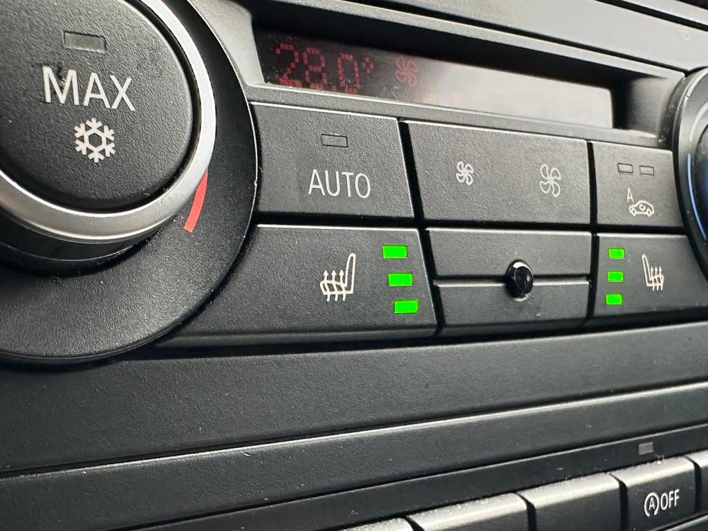 BMW 1 Serie 118i LCI 5-Deurs CarPlay Cruise Control YOUNGTIM, Auto's, BMW, 1-Serie, 1290 kg, Zwart, Origineel Nederlands