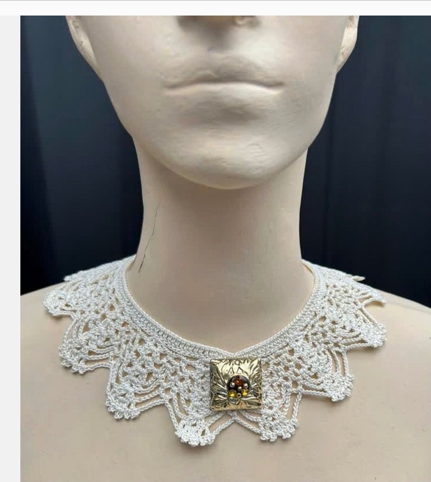 Antiek gehaakt kraagje, met gratis broche, Ophalen of Verzenden