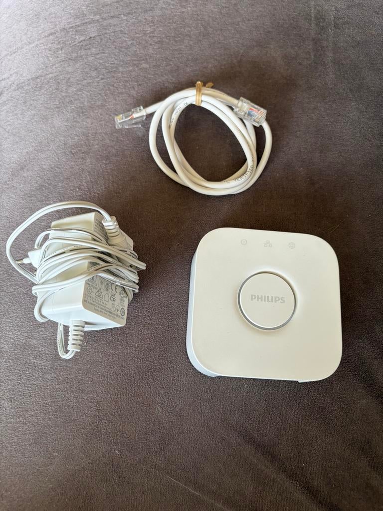 Philips Hue Bridge V2 met adapter en ethernetkabel, Ophalen of Verzenden, Zo goed als nieuw