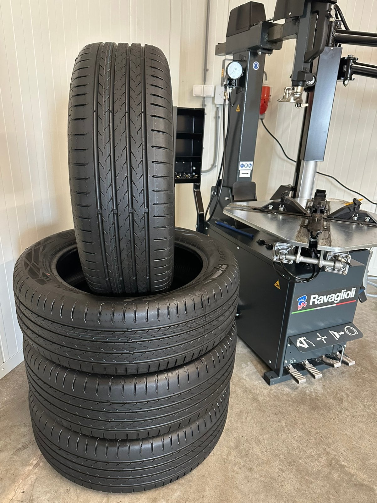 4 Stuks Continental 215 55 18 Zomerbanden Inclusief Montage, 18 inch, 215 mm, 215/55 R18, Ophalen of Verzenden