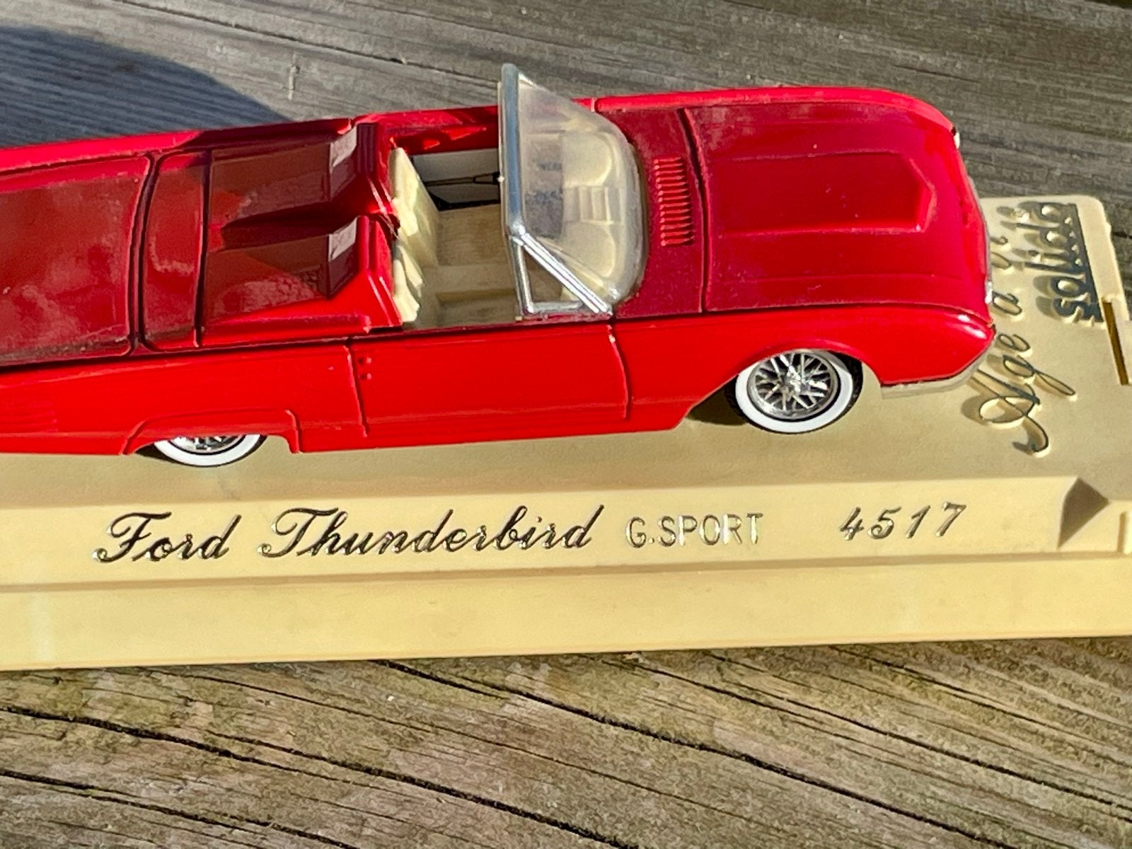 Solido Ford Thunderbird G.Sport 4517 - Rood Modelauto, Overige merken, Gebruikt, Auto, 1:32 tot 1:50