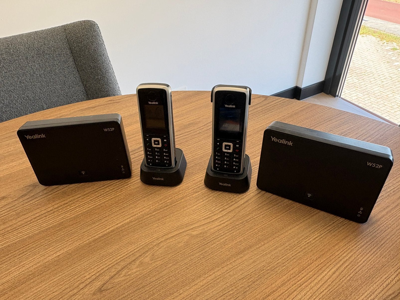 Yealink W52P DECT IP-telefoonsysteem met 2 handsets, Ophalen, Gebruikt, 2 handsets