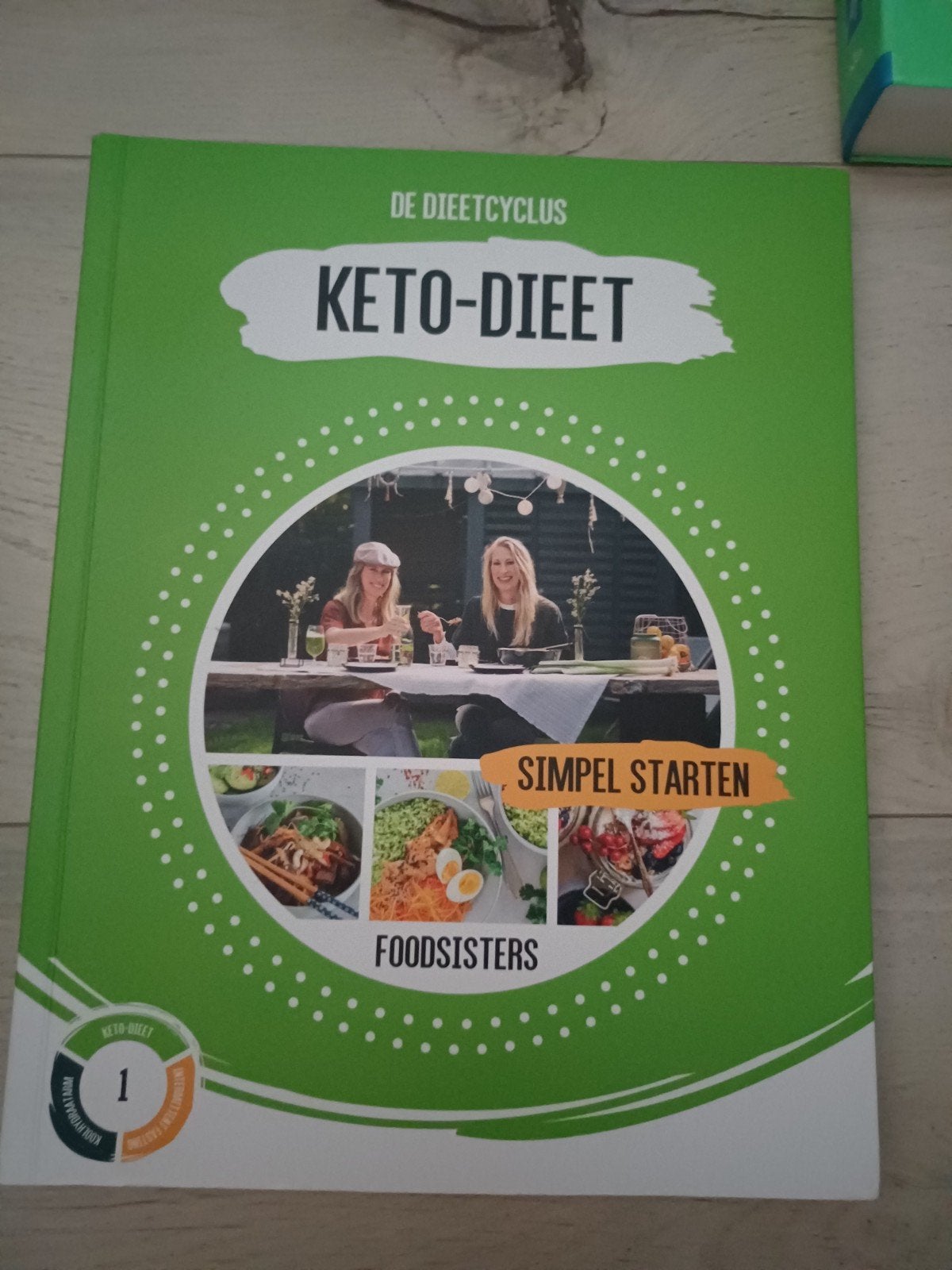 Keto-Dieet: Simpel Starten - De Dieetcyclus (Foodsisters), Ophalen of Verzenden, Zo goed als nieuw, Dieet en Voeding, Foodsisters