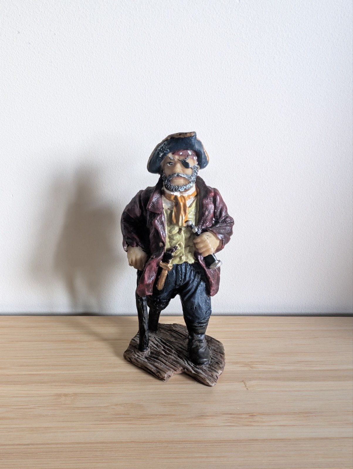 Decoratief Piraat Beeldje met Houten Poot – 11 cm, Ophalen of Verzenden, Gebruikt, Mens
