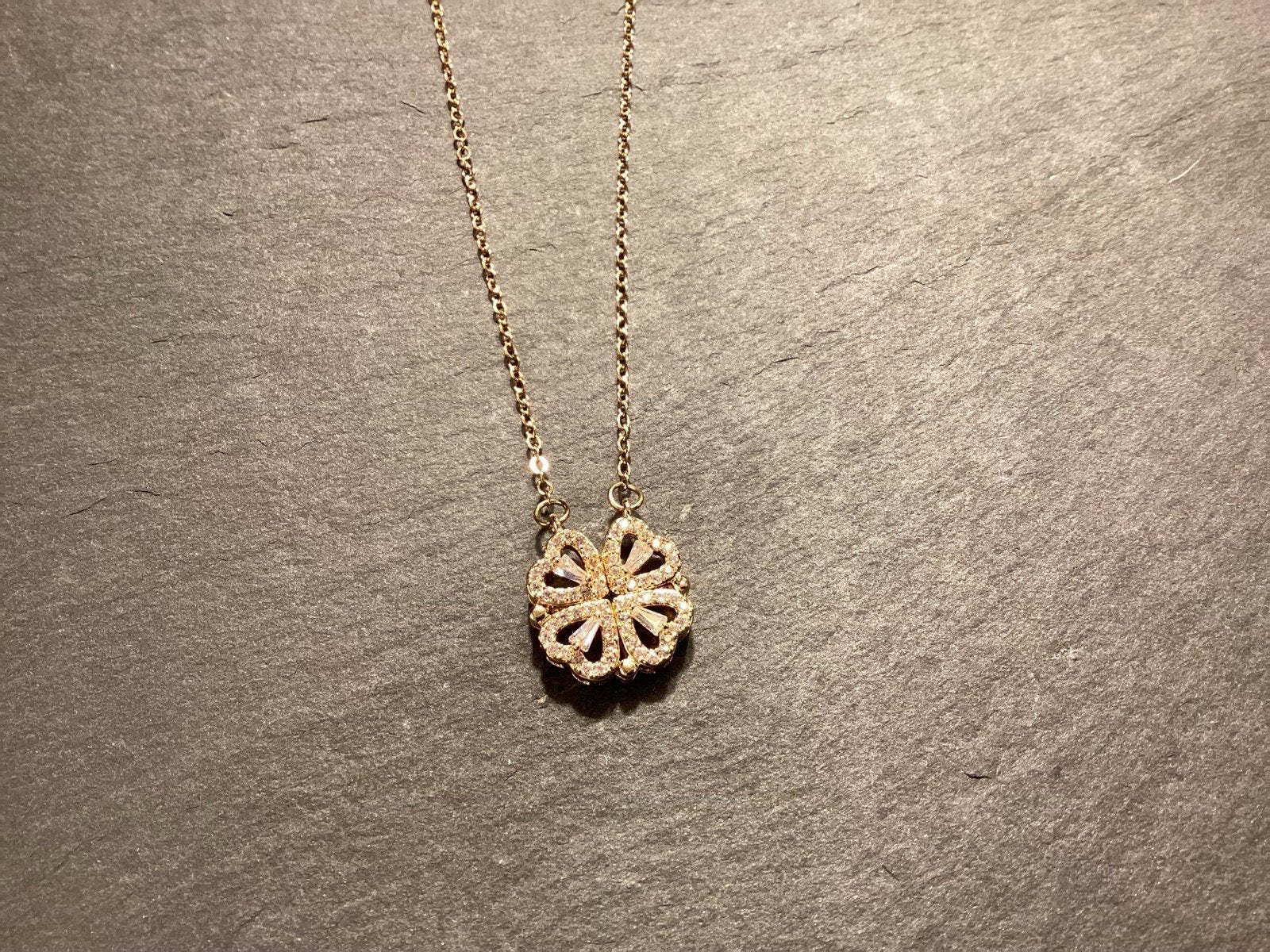 18k Goldplated Hartenklaver Ketting - 2 Draagstijlen, Sieraden, Tassen en Uiterlijk, Overige materialen, Nieuw, Ophalen of Verzenden
