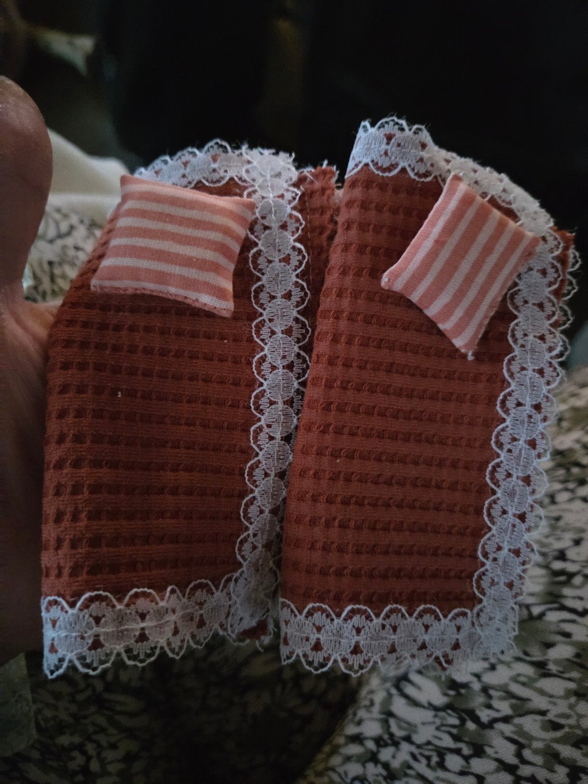 Poppenhuis dekens en kussens - Miniatuur beddengoed, Ophalen of Verzenden