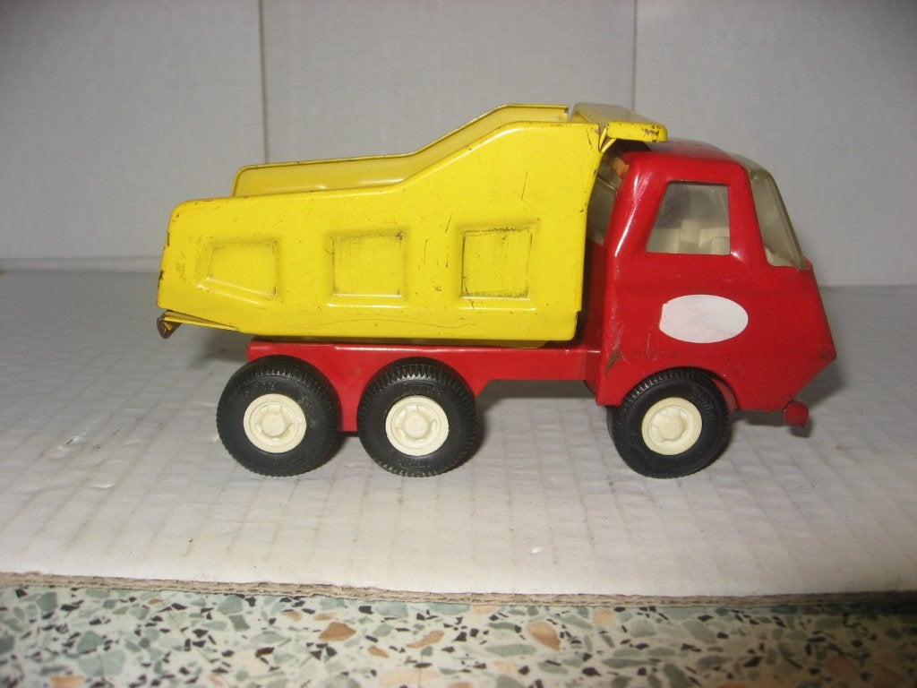 Tonka kiep auto rood met geel, Ophalen of Verzenden, Zo goed als nieuw