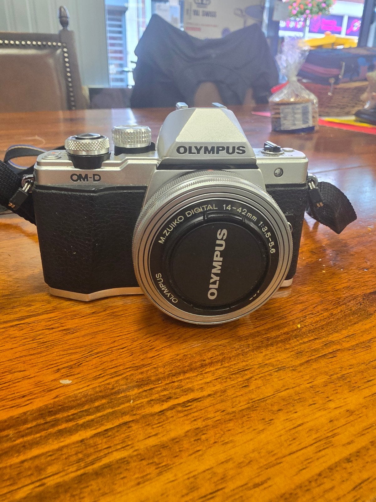 Olympus OM-D E-M10 Mark II Systeemcamera met M.Zuiko 14-42mm, Audio, Tv en Foto, Shinjuku Monolith, 3-1 Nishi-Shinjuku 2-chome, Shinjuku-ku, Tokyo 163-0914, Japan