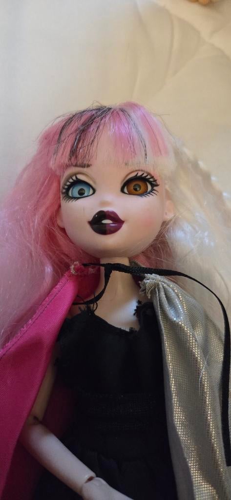 Bratzillas jade jadore?., Verzamelen, Poppen, Ophalen of Verzenden, Zo goed als nieuw, Pop