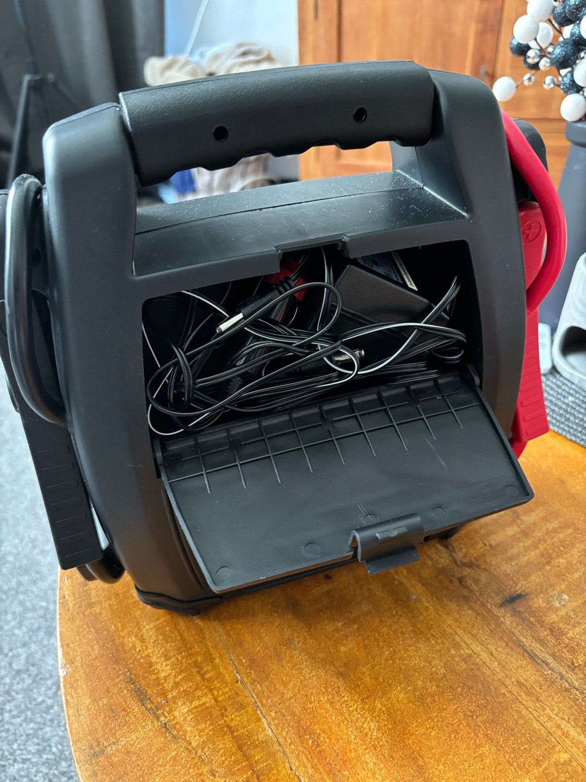Carpoint Jumpstarter met LED werklamp, Ophalen of Verzenden, Zo goed als nieuw