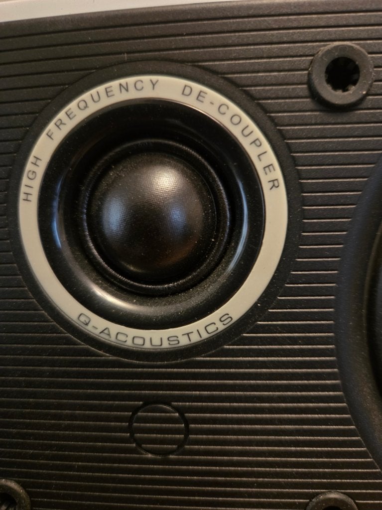 Q-Acoustics Center speaker, Overige merken, Ophalen of Verzenden, Zo goed als nieuw, 60 tot 120 watt