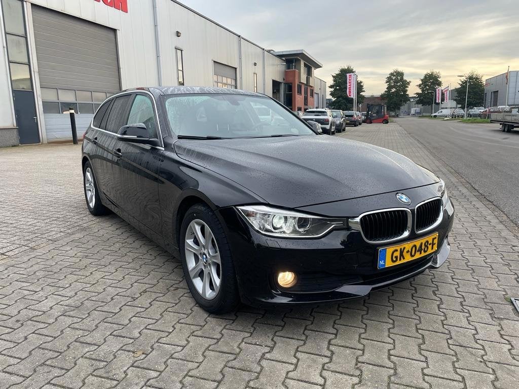 BMW 3-serie Touring 316d High Executive AUTOMAAT LEER CAMERA, Auto's, BMW, Automaat, 745 kg, Achterwielaandrijving, 4 cilinders
