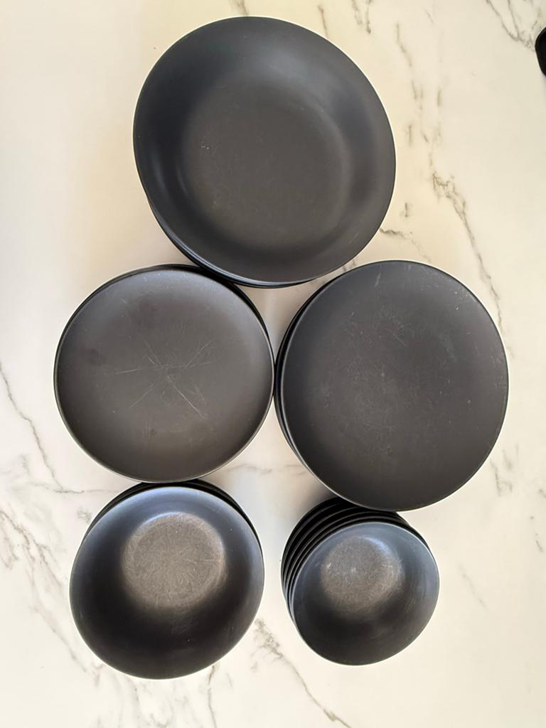 VT Wonen compleet servies 6 personen - Zwart Aardewerk, Ophalen, Gebruikt, Effen, Aardewerk
