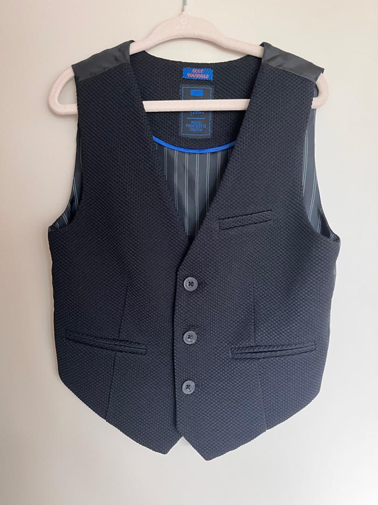 Nette jongens gilet en broek set - Maat 110, Ophalen of Verzenden, Zo goed als nieuw, Maat 110
