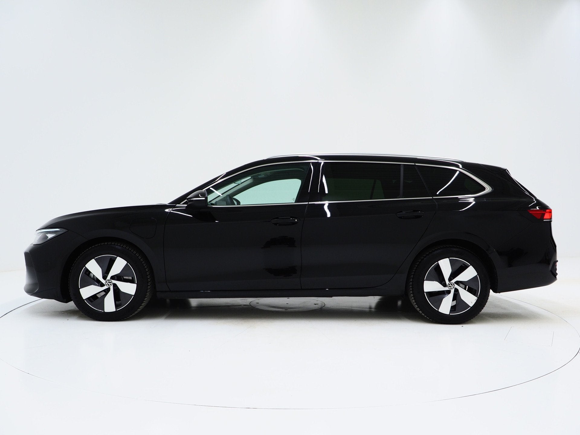 Volkswagen Passat Variant 1.5 eHybrid 204PK | Leder/Alcantar, Zwart, 4 cilinders, Plug-in hybride, Passat