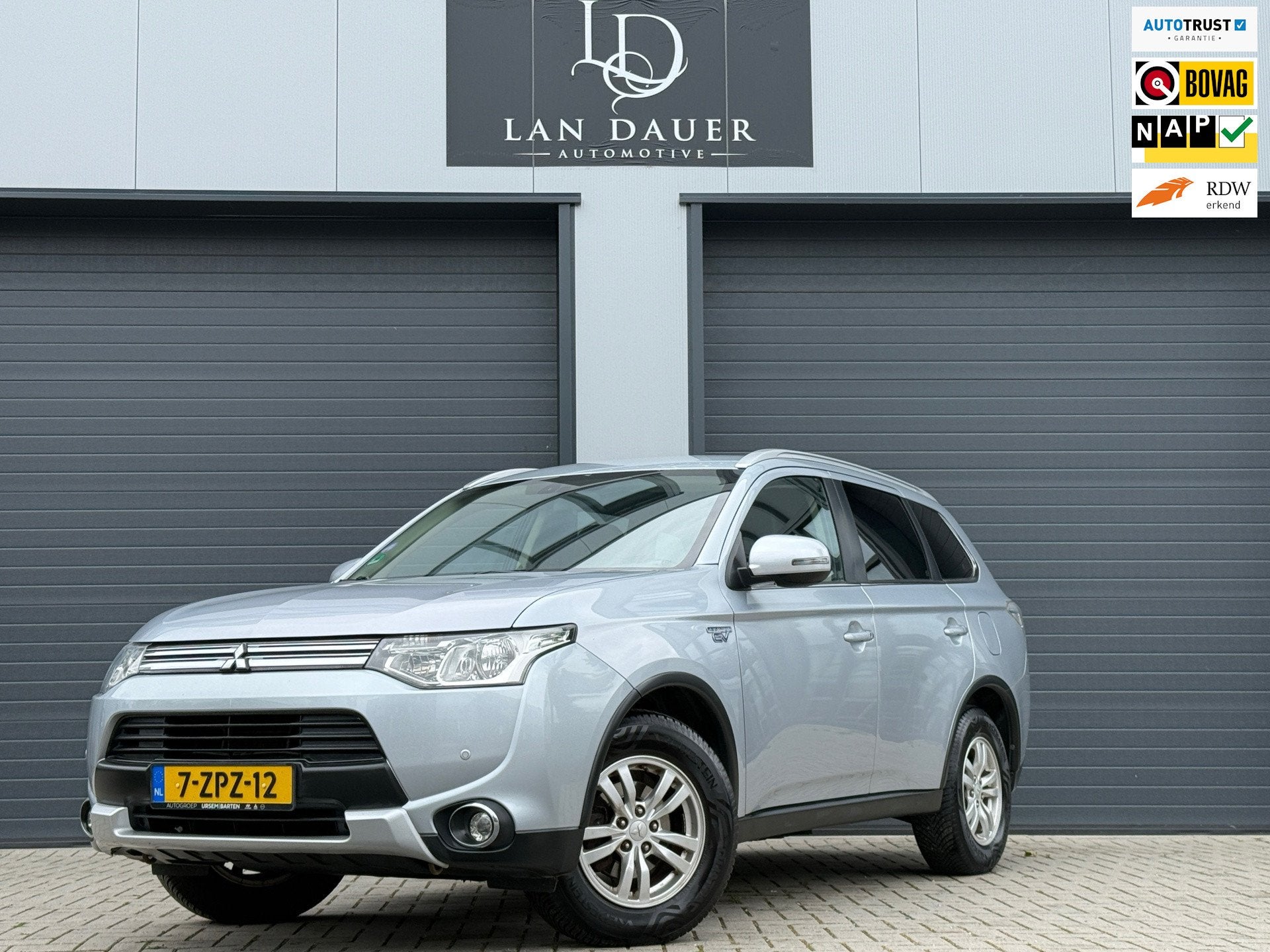 Mitsubishi Outlander 2.0 PHEV Business Edition X-Line / NAP, 4 cilinders, Automatische klimaatregeling, Vierwielaandrijving, Hybride Elektrisch/Benzine