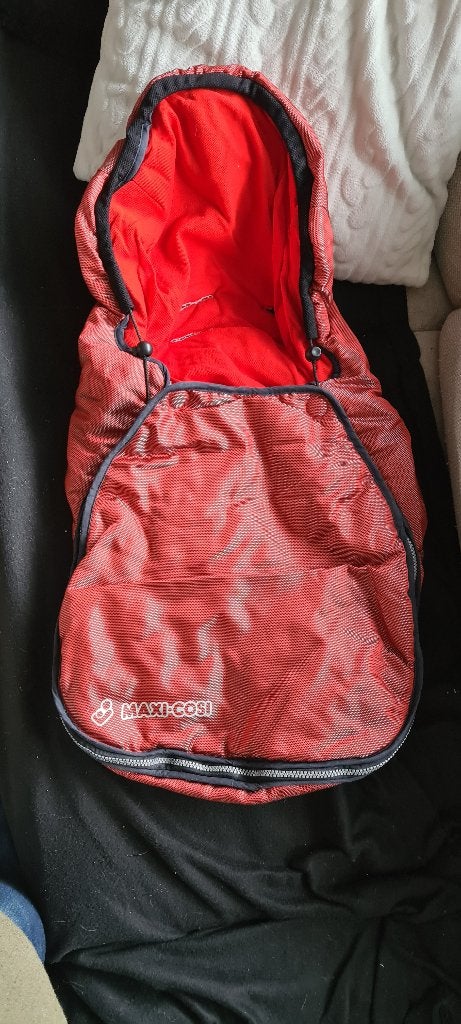 Maxicosi voetenzak maxi cosi voeten zak rood rode, Kinderen en Baby's, Overige Kinderen en Baby's, Ophalen, Zo goed als nieuw