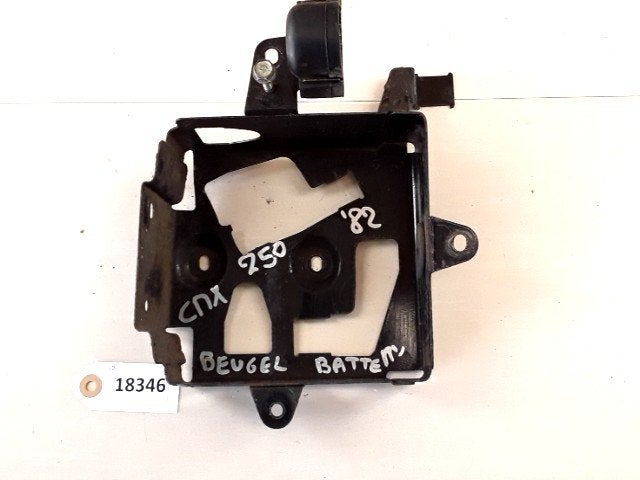 CM250 1981 - 1983 Honda Beugel Beugel batterij D1-34878, Motoren